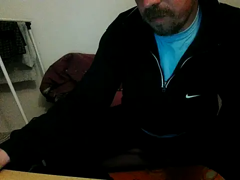 honzinka83 online show from 11-18-25, 04:43