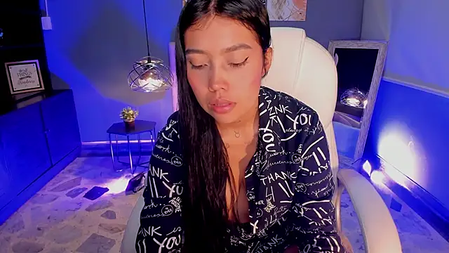 Juliieta Evans online show from 10-18-25, 08:33