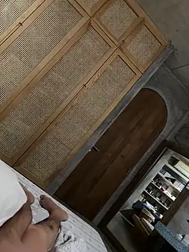 Snapshot of HenryLee1983-cums chatting on 02-24-26, 03:35 HenryLee1983-cums online show from 02-24-26, 03:35