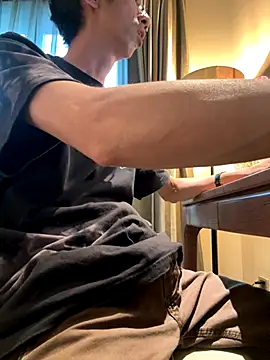 HenryLee1983-cums online show from 10-07-25, 08:37