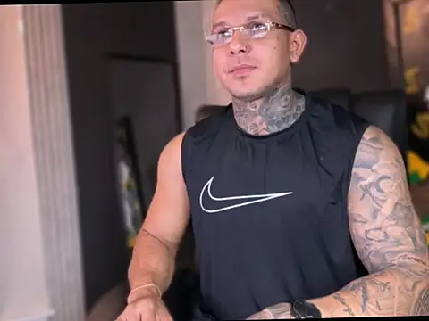 MAXIMO VEGA online show from 10-19-25, 05:16