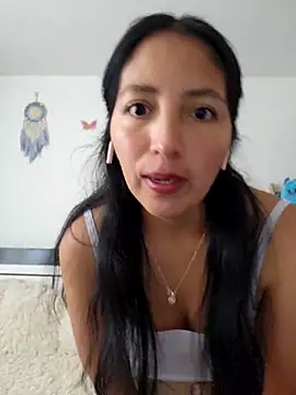 Snapshot of Claris_milk chatting on 10-18-25, 03:58 Claris milk online show from 10-18-25, 03:58