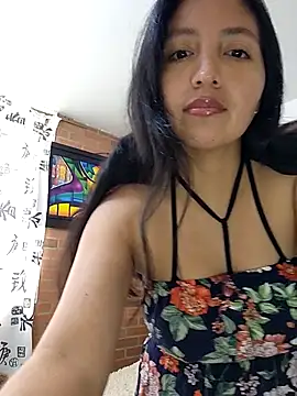 Snapshot of Claris_milk chatting on 10-22-25, 04:39 Claris milk online show from 10-22-25, 04:39