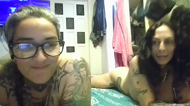Snapshot of inkdhollow1 chatting on 06-06-26, 10:15 inkdhollow1 online show from 06-06-26, 10:15