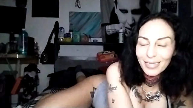 inkdhollow1 online show from 10-09-25, 02:56