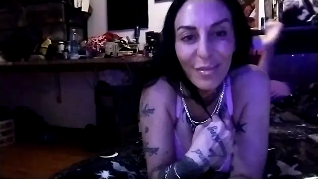 inkdhollow1 online show from 10-27-25, 03:40