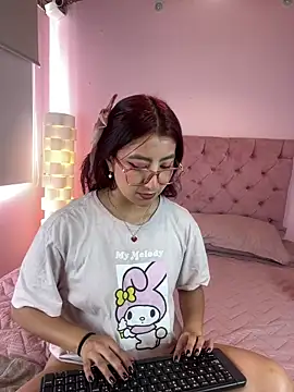 saramooon online show from 10-24-25, 01:10