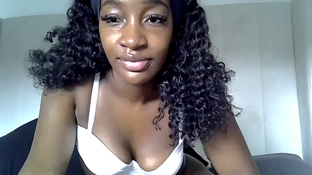 Snapshot of BaddieS_x chatting on 10-06-25, 08:37 BaddieS x online show from 10-06-25, 08:37