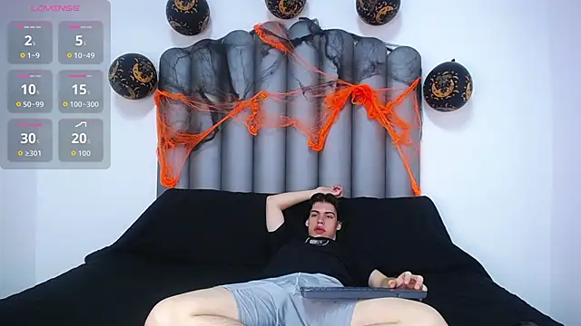 Lucian grey online show from 10-16-25, 04:21