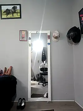 lizethavila online show from 10-24-25, 04:50