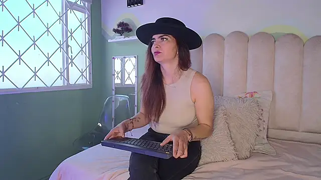 Snapshot of BiancaLuxx_ chatting on 03-01-26, 12:49 BiancaLuxx online show from 03-01-26, 12:49