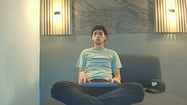 Snapshot of ISRAEL_GRAY chatting on 10-11-25, 12:06 ISRAEL GRAY online show from 10-11-25, 12:06