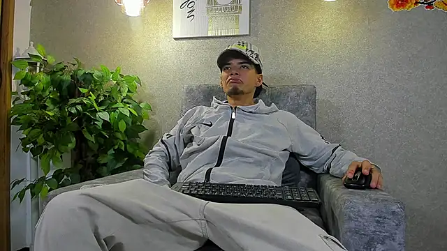 Axelwiliams online show from 11-18-25, 03:54