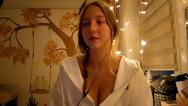 CarynFlaryn online show from 10-13-25, 04:03