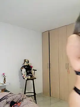 Zoe riivas online show from 10-28-25, 10:25