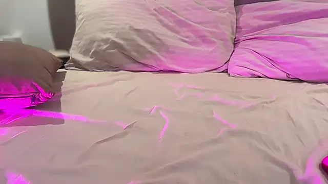 AlmaryKim online show from 10-28-25, 09:14