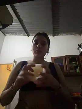 Snapshot of Brianna_bunny05 chatting on 05-11-26, 05:31 Brianna bunny05 online show from 05-11-26, 05:31