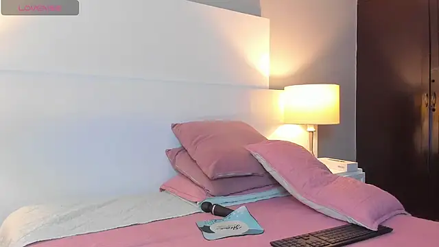 Dylan Katte online show from 11-28-25, 01:17