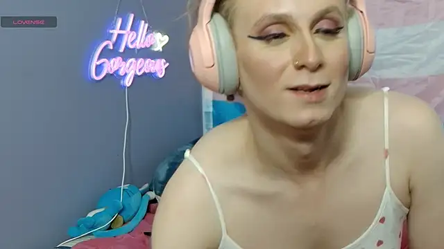 cinderellie online show from 10-20-25, 04:03