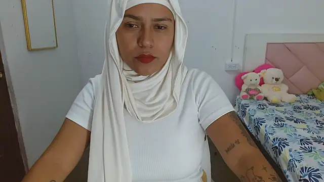 Nadia hasbun online show from 10-08-25, 11:23