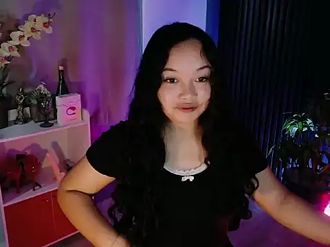 Snapshot of UrFavouriteCravings chatting on 02-11-26, 02:11 UrFavouriteCravings online show from 02-11-26, 02:11