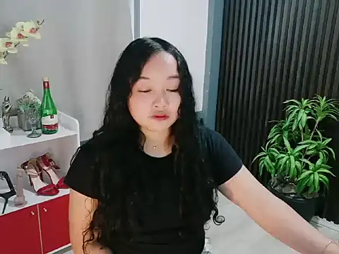 UrFavouriteCravings online show from 12-16-25, 01:43