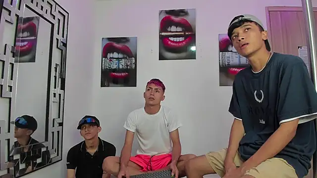 VERY HOT GUYS online show from 12-05-25, 01:10