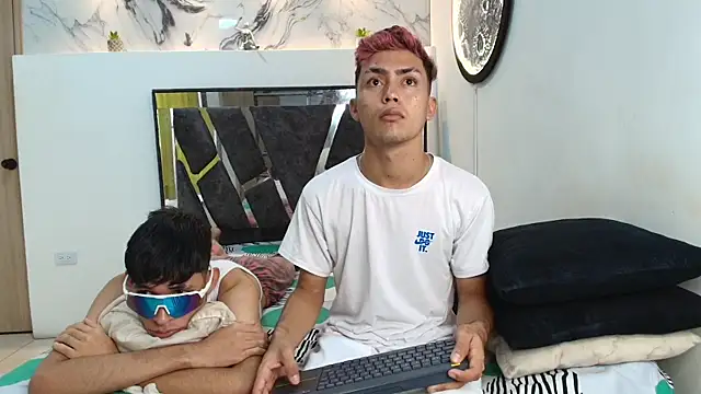 VERY HOT GUYS online show from 11-23-25, 01:32