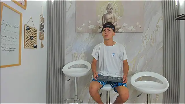 VERY HOT GUYS online show from 12-19-25, 01:13