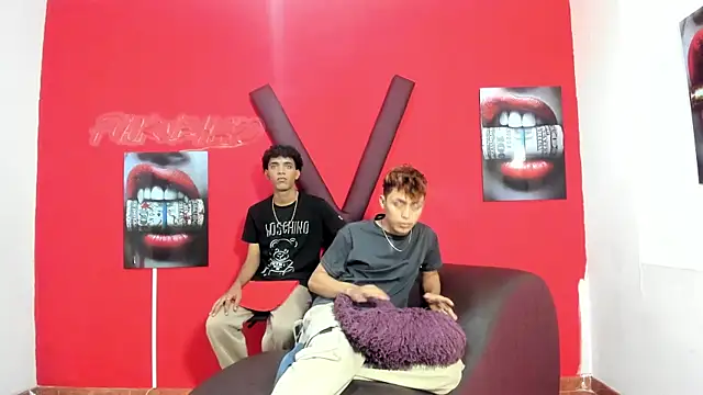 VERY HOT GUYS online show from 04-11-26, 07:17