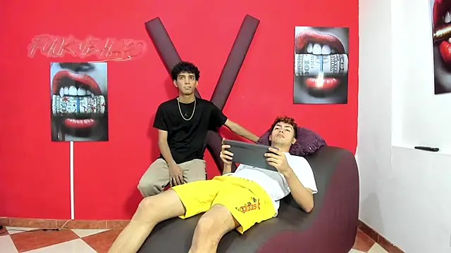 VERY HOT GUYS online show from 04-10-26, 07:21