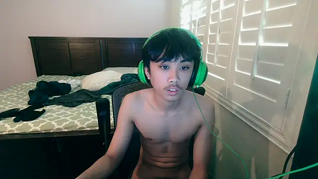 youngasianboy2007 online show from 04-14-26, 10:26