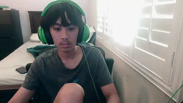 youngasianboy2007 online show from 10-18-25, 09:50