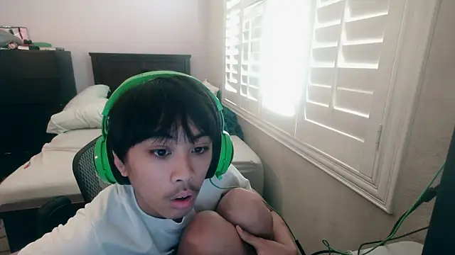 youngasianboy2007 online show from 10-19-25, 09:28