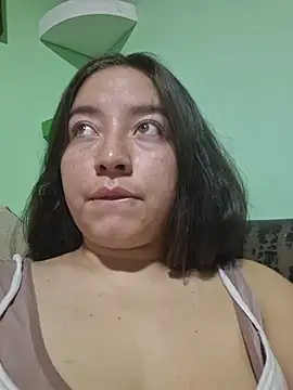 Snapshot of annyaparis chatting on 10-31-25, 12:40 annyaparis online show from 10-31-25, 12:40