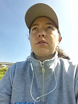 Snapshot of annyaparis chatting on 12-17-25, 02:11 annyaparis online show from 12-17-25, 02:11