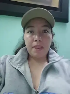 Snapshot of annyaparis chatting on 11-20-25, 01:06 annyaparis online show from 11-20-25, 01:06