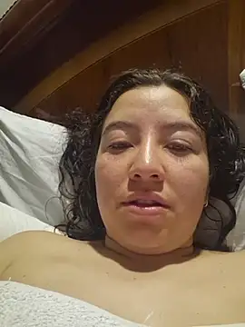 Snapshot of annyaparis chatting on 11-16-25, 07:24 annyaparis online show from 11-16-25, 07:24