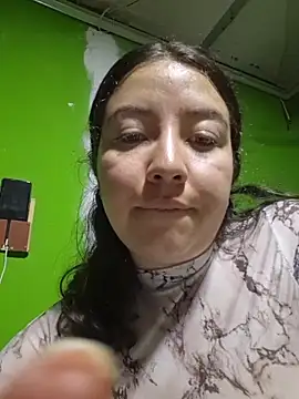 Snapshot of annyaparis chatting on 10-24-25, 01:26 annyaparis online show from 10-24-25, 01:26