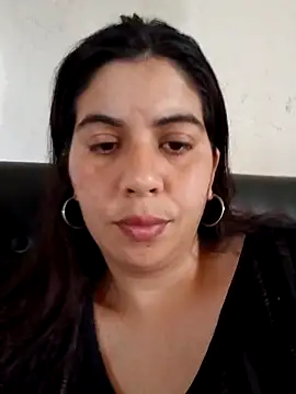 Snapshot of Benditofetiche chatting on 11-04-25, 02:54 Benditofetiche online show from 11-04-25, 02:54