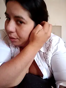 Snapshot of Benditofetiche chatting on 05-04-26, 02:20 Benditofetiche online show from 05-04-26, 02:20