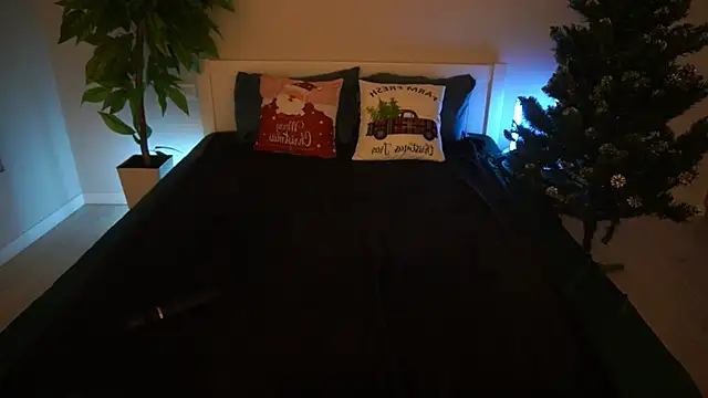 IsabelleDiorr online show from 12-17-25, 08:36