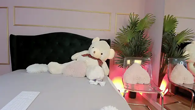 KirraWhite online show from 10-09-25, 05:19