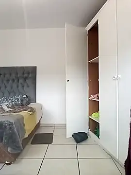 MissBubbles04 online show from 10-18-25, 05:09