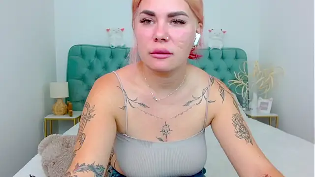 Naughty kittyy1 online show from 10-05-25, 07:48