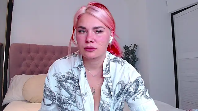 Naughty kittyy1 online show from 10-14-25, 08:42