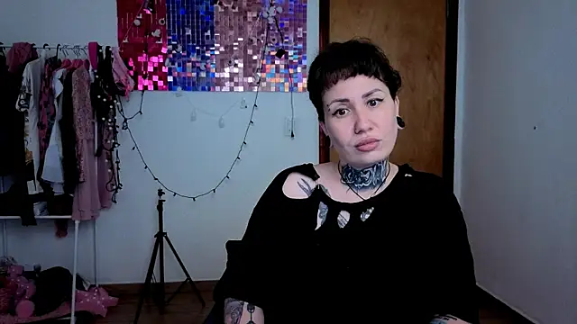 Senorita  Dakota online show from 11-13-25, 12:42