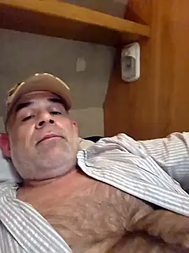 Snapshot of DeeBestEver chatting on 10-11-25, 08:32 DeeBestEver online show from 10-11-25, 08:32