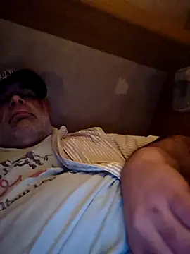 Snapshot of DeeBestEver chatting on 10-18-25, 12:51 DeeBestEver online show from 10-18-25, 12:51