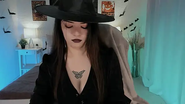 Snapshot of Selena_Wow_ chatting on 10-30-25, 09:29 Selena Wow  online show from 10-30-25, 09:29